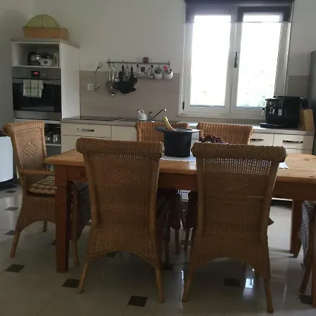Barbara Villa Kastel Novi